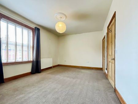3 bedroom Mid Terraced House to let - Photo 5