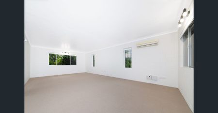 5-Bedroom Family Home with Stunning Ocean Views – 6 MONTH LEASE ONLY - Photo 2