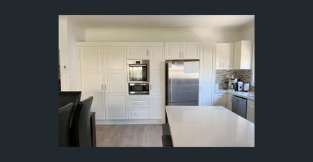 Spacious 3-Bedroom House - Photo 4