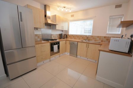 3 bedroom semi-detached house to rent - Photo 4