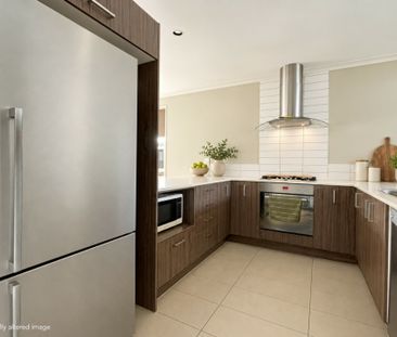 Spacious, Comfortable Family Home in Addison - Photo 1