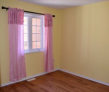 For Lease - 371 Ravineview Way, Oakville, Ontario - Photo 2