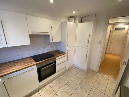 2 bedroom flat to rent - Photo 4