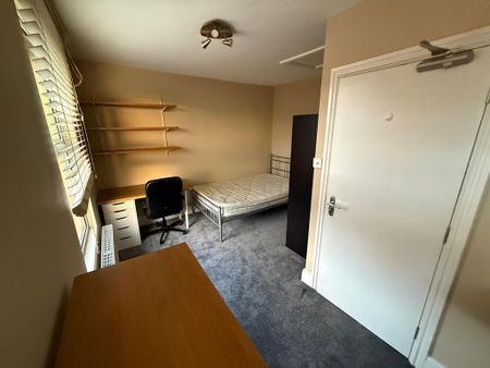 6 bedroom townhouse to rent - Photo 4