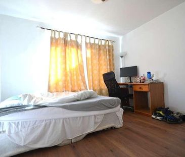 Cherrywood Avenue, Englefield Green, Egham, TW20 - Photo 2