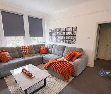 3 bedroom flat to rent - Photo 5