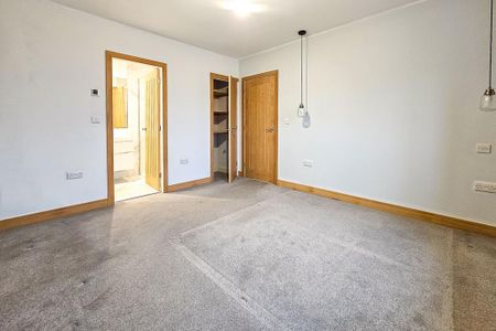 4 bedroom semi-detached house to rent - Photo 3