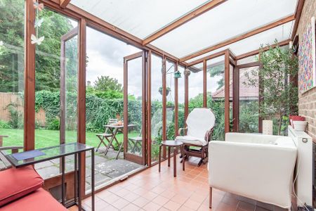 4 bedroom semi-detached house to rent - Photo 2