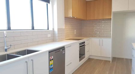 Contemporary 4-Bedroom Townhouse in Sought-After Atlas Quarter - Photo 5