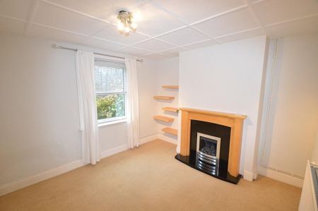 2 bedroom end of terrace house to rent - Photo 2
