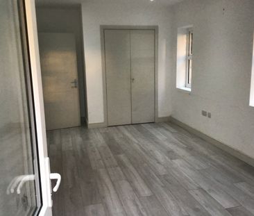 2 Bed Flat, Parchmore Road, CR7 - Photo 3