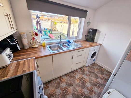 3 bedroom terraced house to rent - Photo 1
