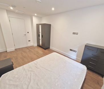 2 Bed Flat, Wandsworth Road, SW8 - Photo 5