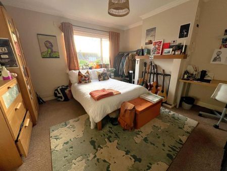 4 bedroom semi-detached house to rent - Photo 4