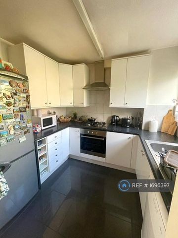 4 bedroom terraced house to rent - Photo 3