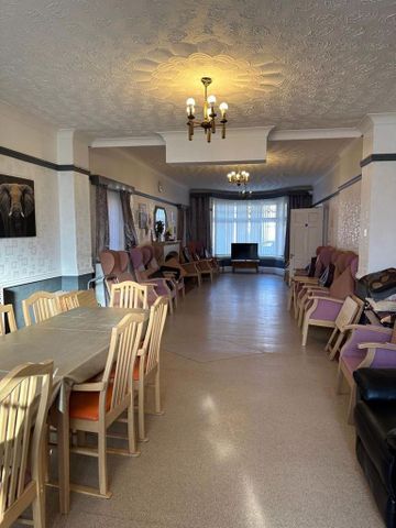 19 bedroom detached house to rent - Photo 3