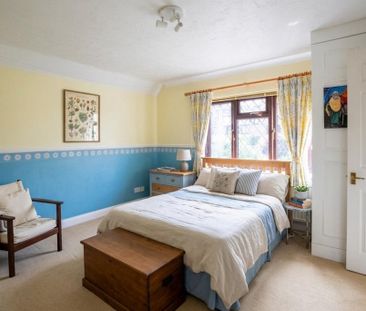 5 bedroom detached house to rent - Photo 2