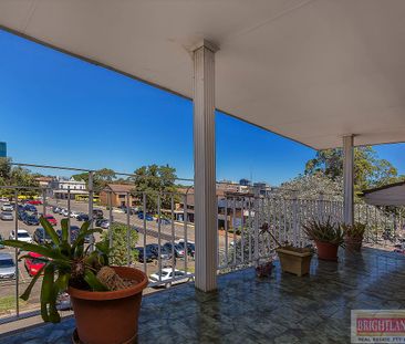 Renovated spacious top floor unit - Photo 6