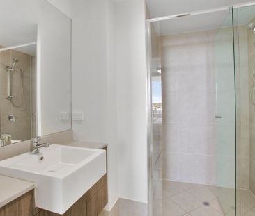 Fully Furnished Waterfront Studio Unit with Stunning Views! - Photo 3
