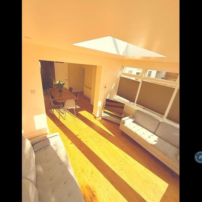 1 bedroom in a house share to rent - Photo 1