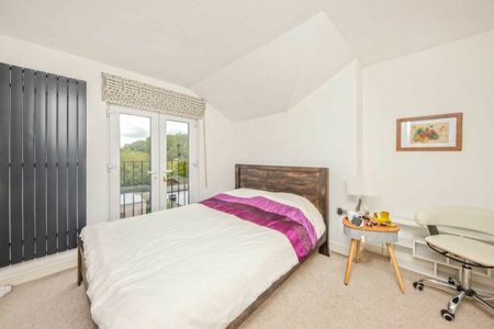 Stoneleigh Avenue, Worcester Park, KT4 - Photo 2