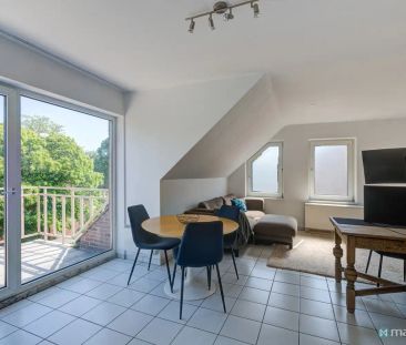 GUNSTIG GELEGEN APPARTEMENT MET 2 SLAAPKAMERS, GARAGE EN AUTOSTAANP... - Photo 1