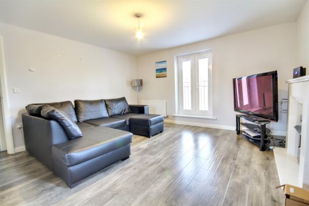 2 Bedroom Flat / Apartment to let - Photo 1