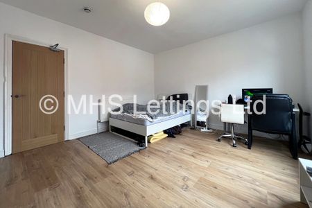 4 Bedroom Mid Terraced House for rent in Welton Mount - Photo 2