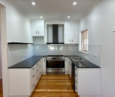 SOUTH TAMWORTH - Renovated 3 Bedroom Home - Photo 5