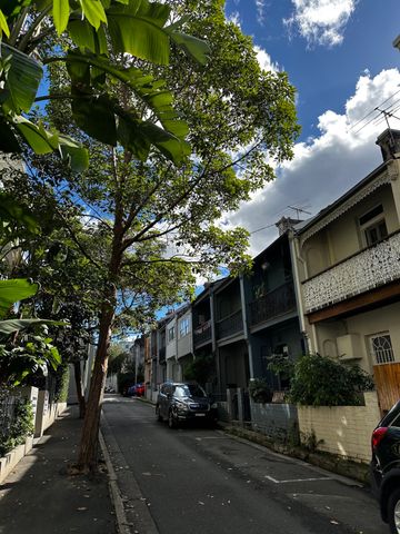 Redfern - Photo 5