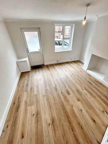 2 bedroom terraced house to rent - Photo 3