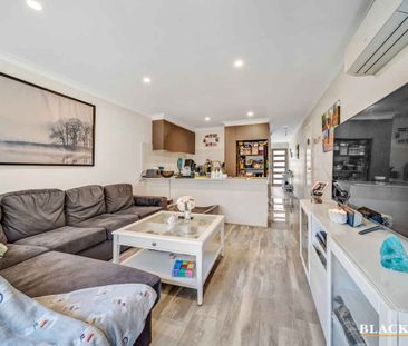 Modern Townhouse Living in the Heart of Kaleen - Photo 2