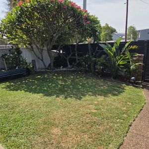 Beautifully Renovated Townhouse! - Photo 2