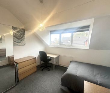 Glebe Avenue (room 6), Kirkstall, Leeds - Photo 6