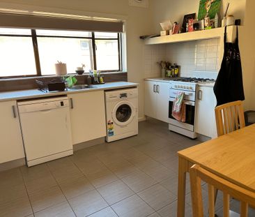 St Kilda East - Photo 3