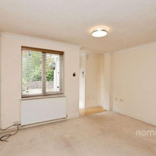 Dart Road, Farnborough, GU14 - Photo 1