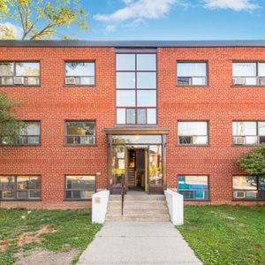 2495 Lake Shore Boulevard, West - Photo 2