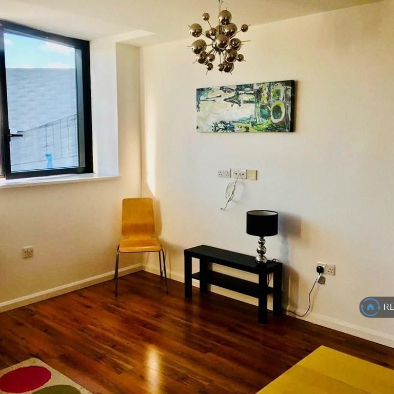 1 bedroom flat to rent - Photo 1