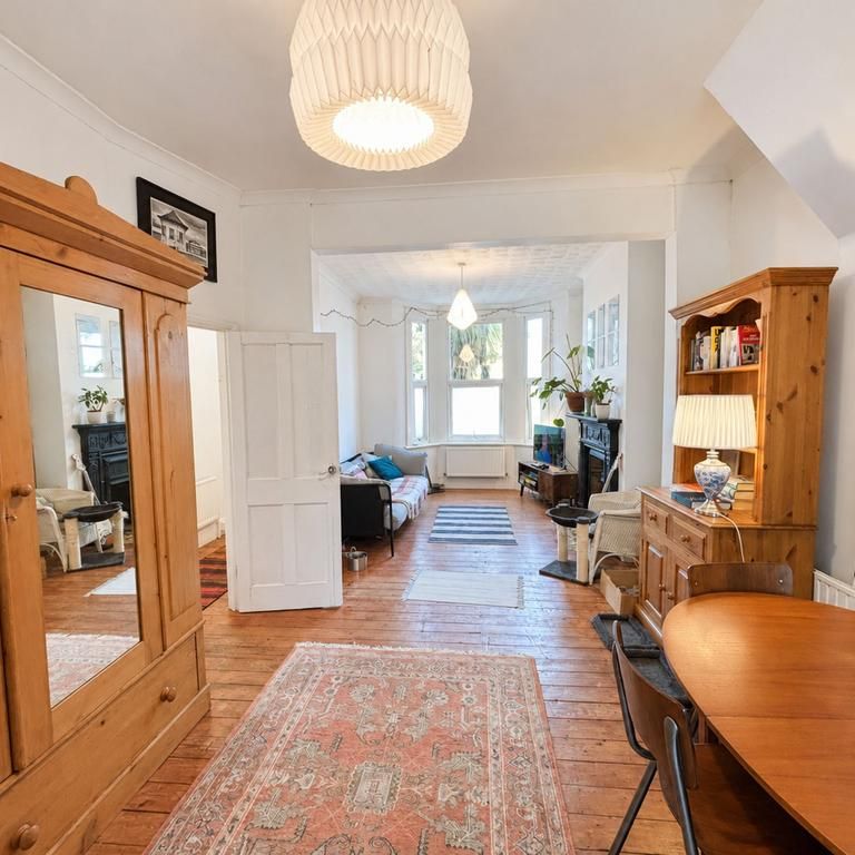 1 bedroom in a house share to rent - Photo 1