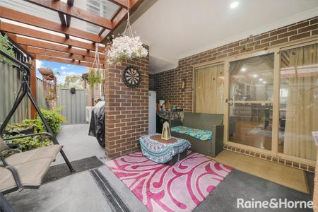 LUXURY LIVING IN GLENFIELD WITH THE WATER INCLUDED!!! - Photo 5