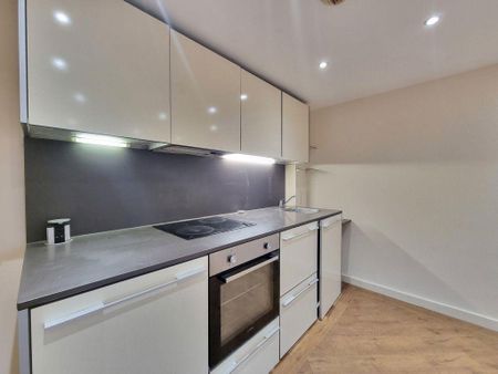 2 bedroom flat to rent - Photo 2