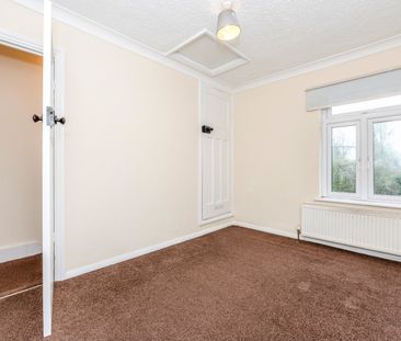 End Of Terrace House to rent - Charles Street, Greenhithe, DA9 - Photo 3