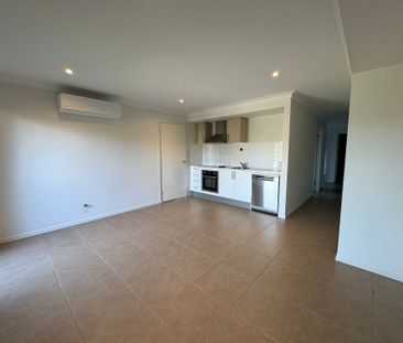 Low Maintenance 2 bedroom Unit - Photo 4