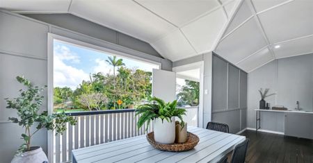 MODERN 3 BEDROOM HOME + CENTRAL LOCATION + CLASSIC CHARACTER! - Photo 2