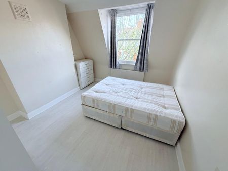 1 bedroom in a house share to rent - Photo 3