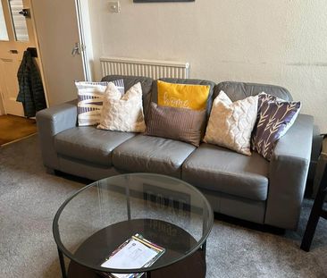 Room 1, 25 Springfield Road, Guildford, Surrey GU1 4DW - Photo 3