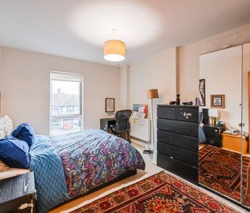 3 bedroom flat to rent - Photo 6