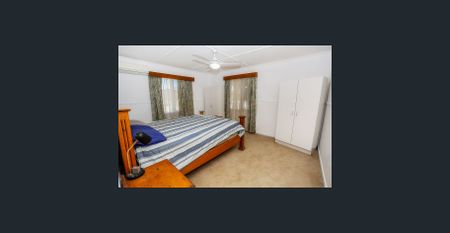 4 bedrooms and large covered deck - Photo 4