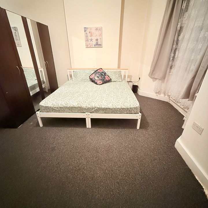 Room in a Shared House, Westwood Road, IG3 - Photo 1
