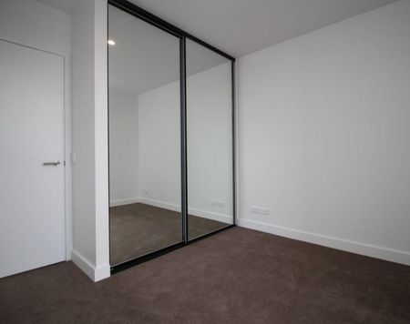 Modern City Apartment with Spectacular Views! - Photo 2